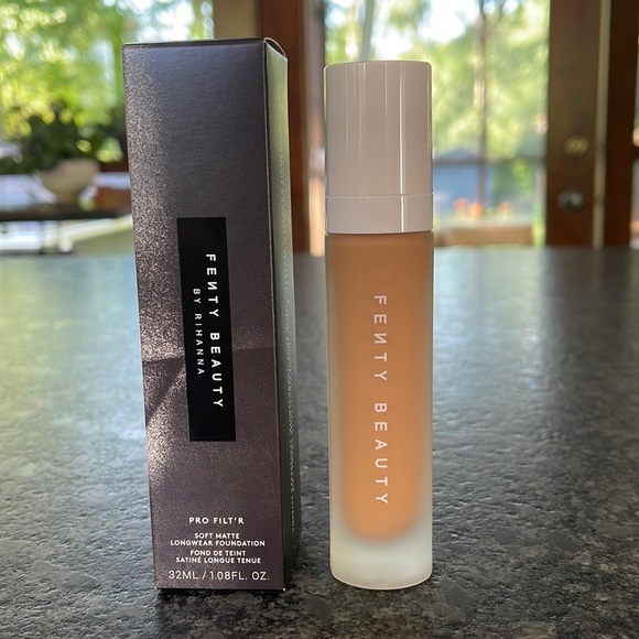 Fenty Beauty by Rihanna Other - Fenty Beauty by Rihanna Pro Filt’r Soft Matte Long-wear Foundation in #340 BNIB